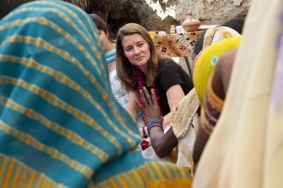 Melinda Gates talks with mothers in India (Credit: Gates Foundation)